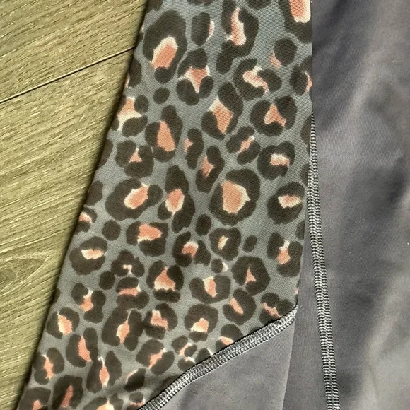 Victoria's Secret‎ Sport Gray Leggings - Picture 2 of 4